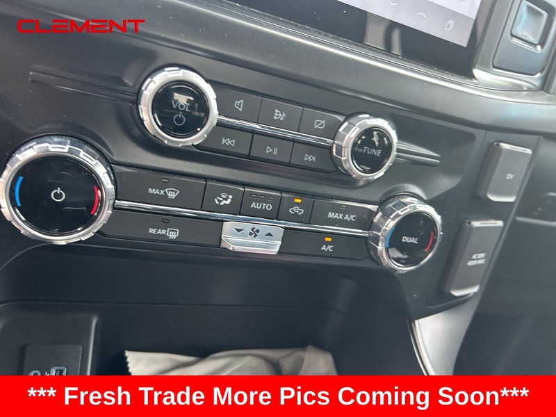 Ford F-150 Vehicle Full-screen Gallery Image 6