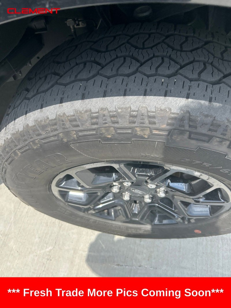 Ford F-150 Vehicle Full-screen Gallery Image 10