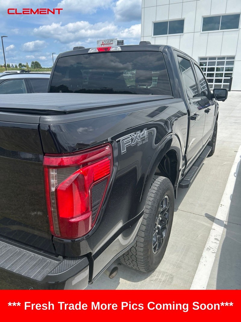 Ford F-150 Vehicle Full-screen Gallery Image 11