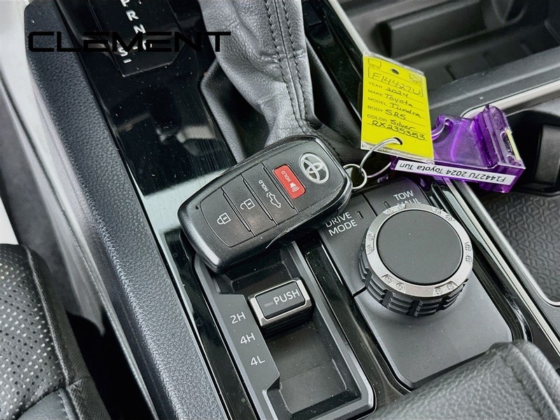 Toyota Tundra 4WD Vehicle Image 24