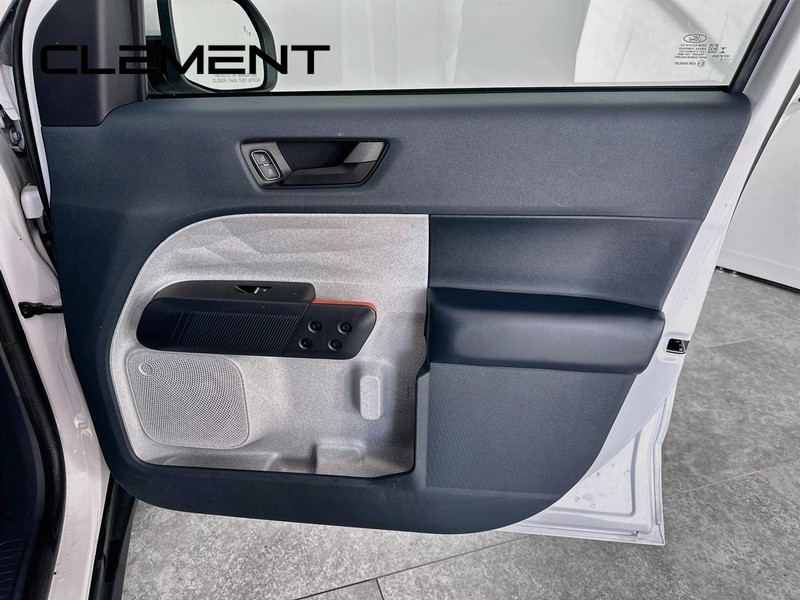 Ford Maverick Vehicle Full-screen Gallery Image 34