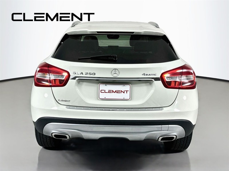 Mercedes-Benz GLA Vehicle Image 08