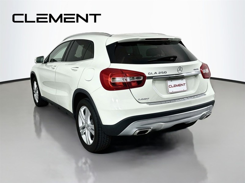 Mercedes-Benz GLA Vehicle Image 10