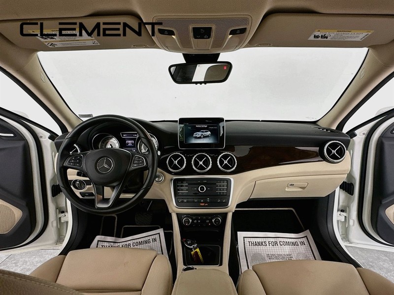 Mercedes-Benz GLA Vehicle Image 12
