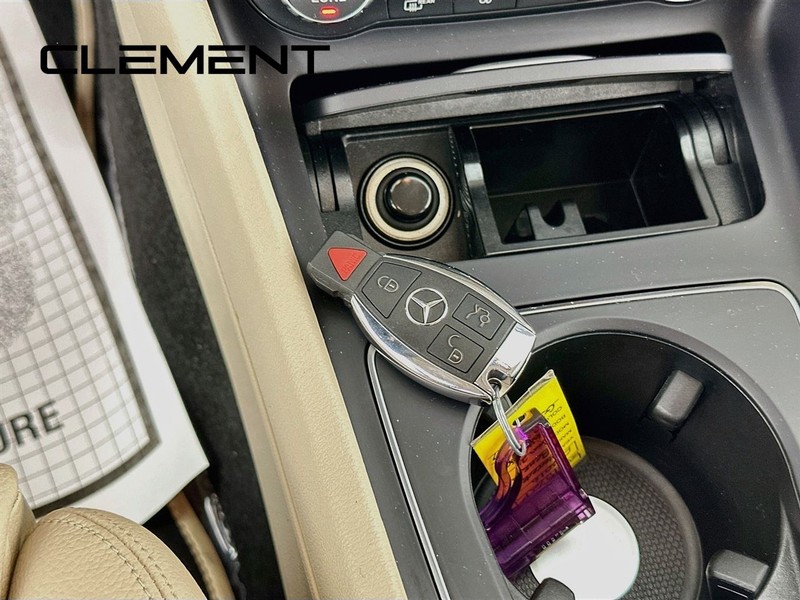 Mercedes-Benz GLA Vehicle Image 24