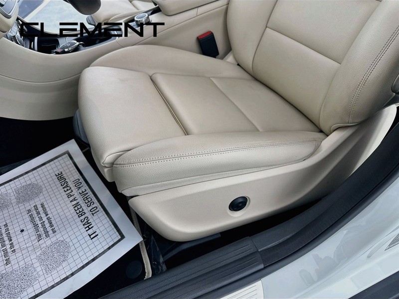 Mercedes-Benz GLA Vehicle Image 29