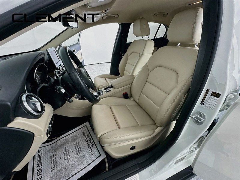 Mercedes-Benz GLA Vehicle Image 30