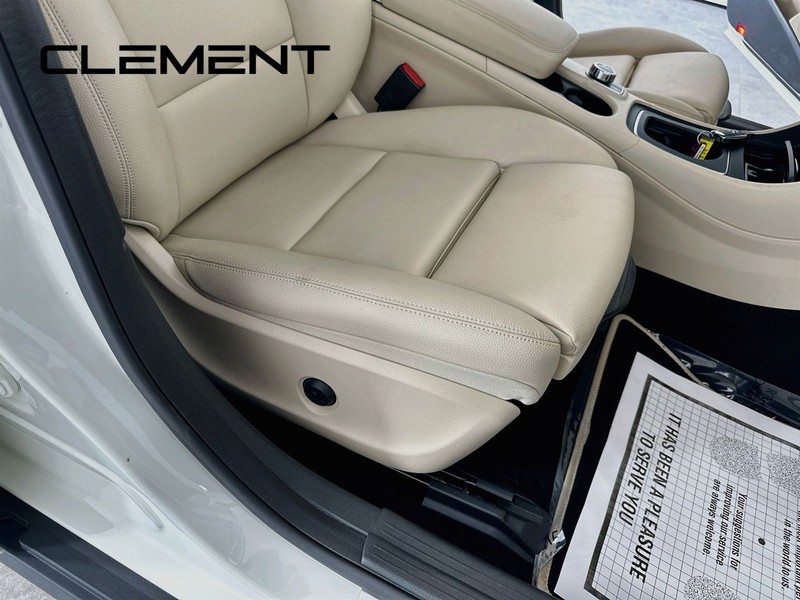 Mercedes-Benz GLA Vehicle Image 33