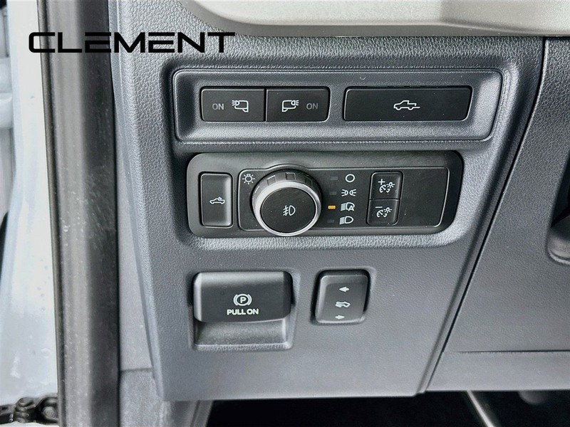 Ford F-150 Vehicle Full-screen Gallery Image 11
