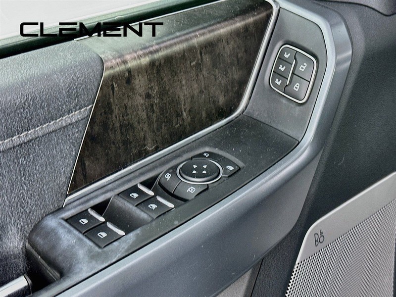 Ford F-150 Vehicle Full-screen Gallery Image 26