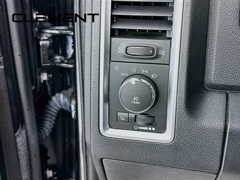 Ram 1500 Vehicle Full-screen Gallery Image 14