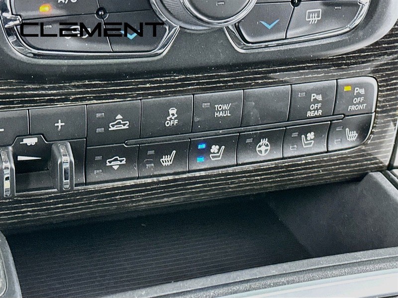 Ram 1500 Vehicle Full-screen Gallery Image 23