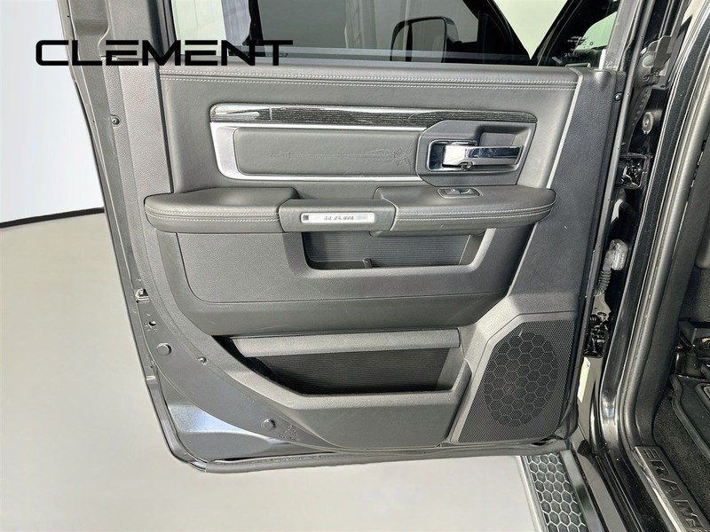 Ram 1500 Vehicle Full-screen Gallery Image 32