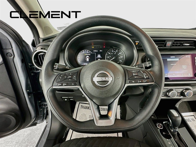 Nissan Kicks Vehicle Full-screen Gallery Image 15