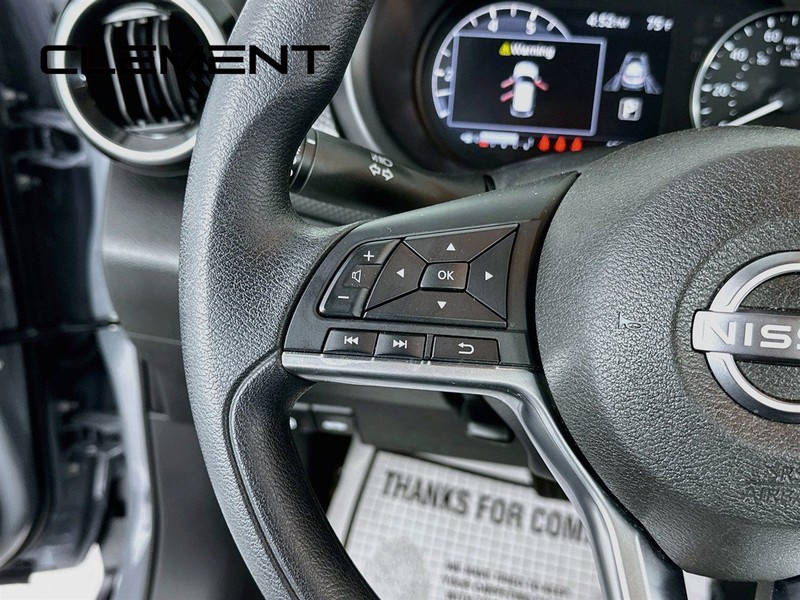 Nissan Kicks Vehicle Full-screen Gallery Image 16