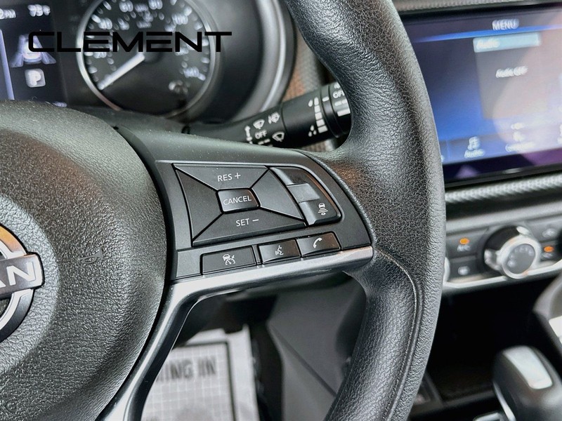 Nissan Kicks Vehicle Full-screen Gallery Image 17