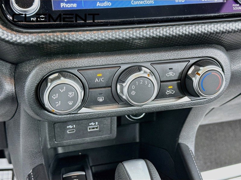 Nissan Kicks Vehicle Full-screen Gallery Image 22