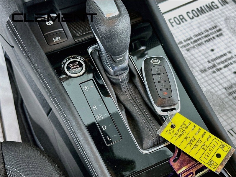 Nissan Kicks Vehicle Full-screen Gallery Image 23