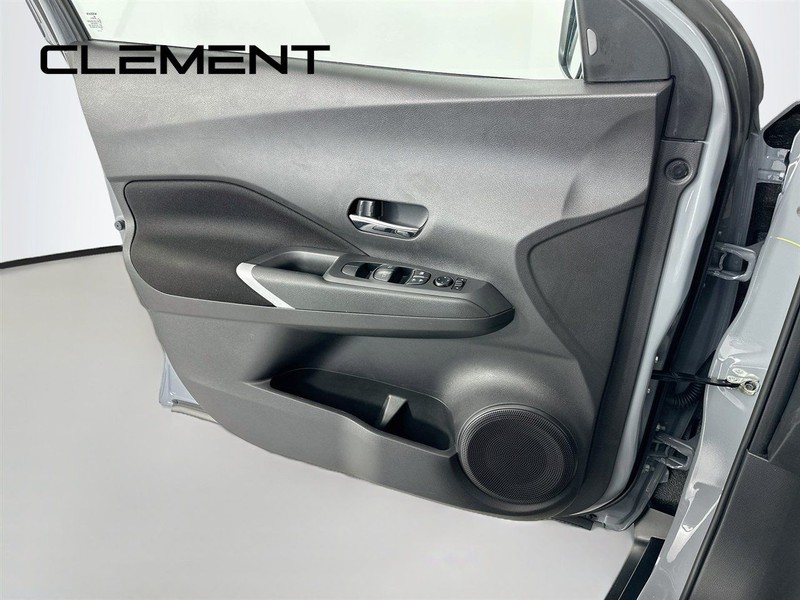 Nissan Kicks Vehicle Full-screen Gallery Image 26