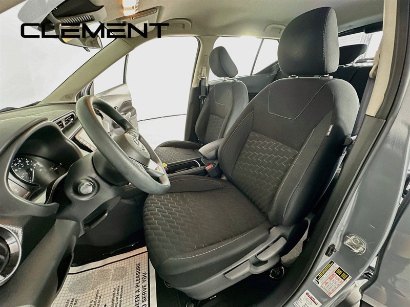 Nissan Kicks Vehicle Full-screen Gallery Image 28