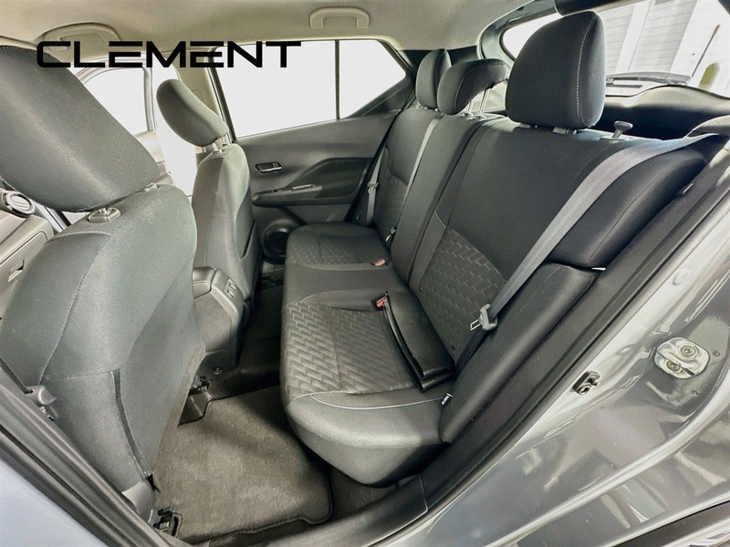 Nissan Kicks Vehicle Full-screen Gallery Image 30
