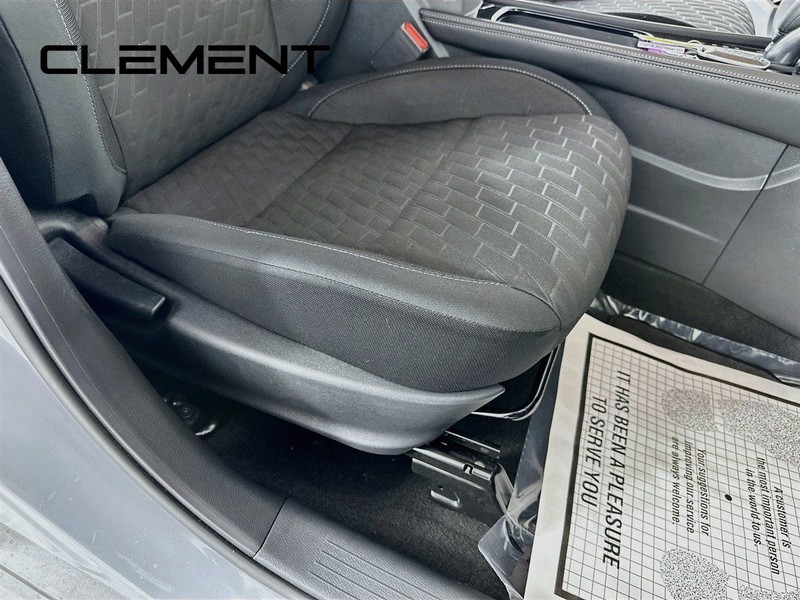 Nissan Kicks Vehicle Full-screen Gallery Image 31