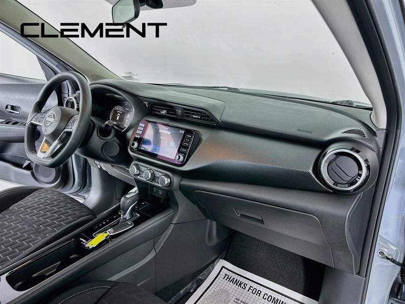 Nissan Kicks Vehicle Full-screen Gallery Image 32