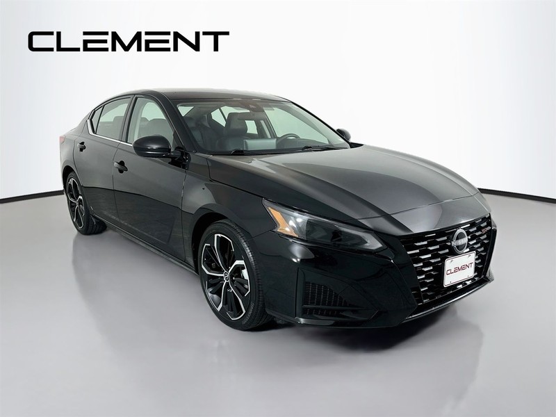Nissan Altima Vehicle Image 05