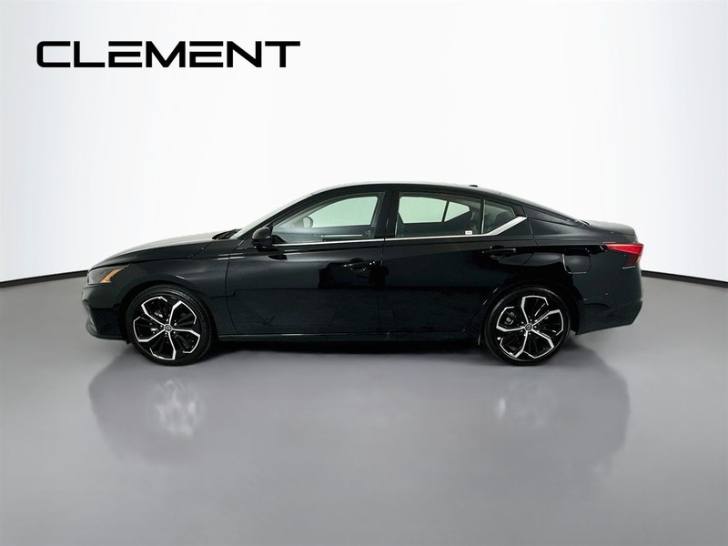 Nissan Altima Vehicle Image 06