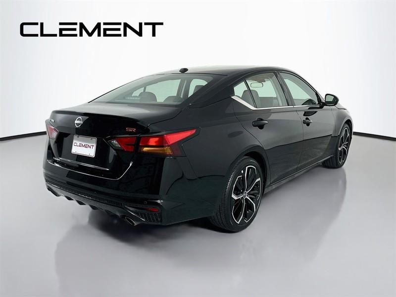 Nissan Altima Vehicle Image 07