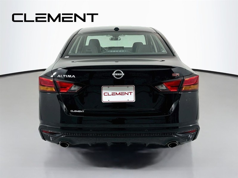 Nissan Altima Vehicle Image 08