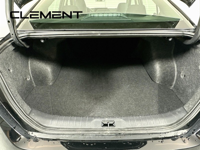 Nissan Altima Vehicle Image 11