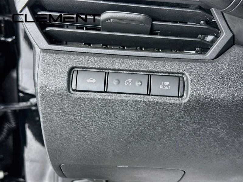 Nissan Altima Vehicle Image 14