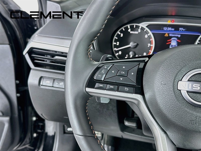 Nissan Altima Vehicle Image 16