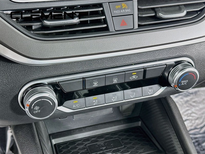 Nissan Altima Vehicle Image 22