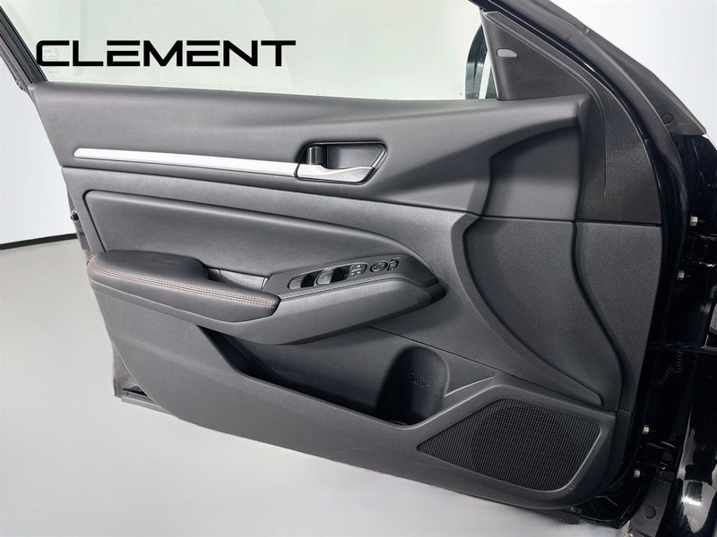 Nissan Altima Vehicle Image 26