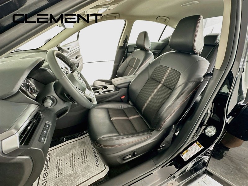 Nissan Altima Vehicle Image 28