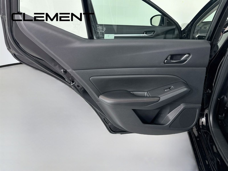 Nissan Altima Vehicle Image 29