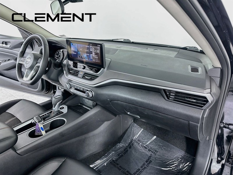 Nissan Altima Vehicle Image 32