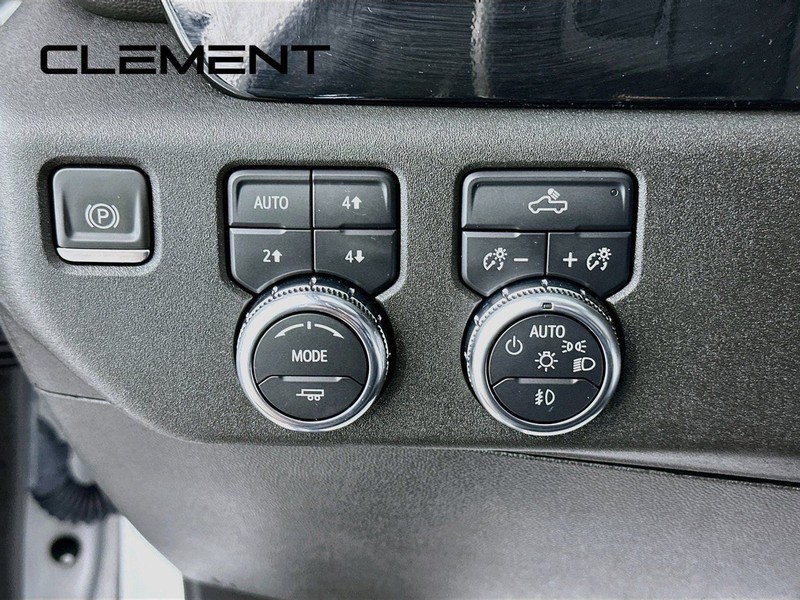 GMC Sierra 1500 Vehicle Full-screen Gallery Image 14