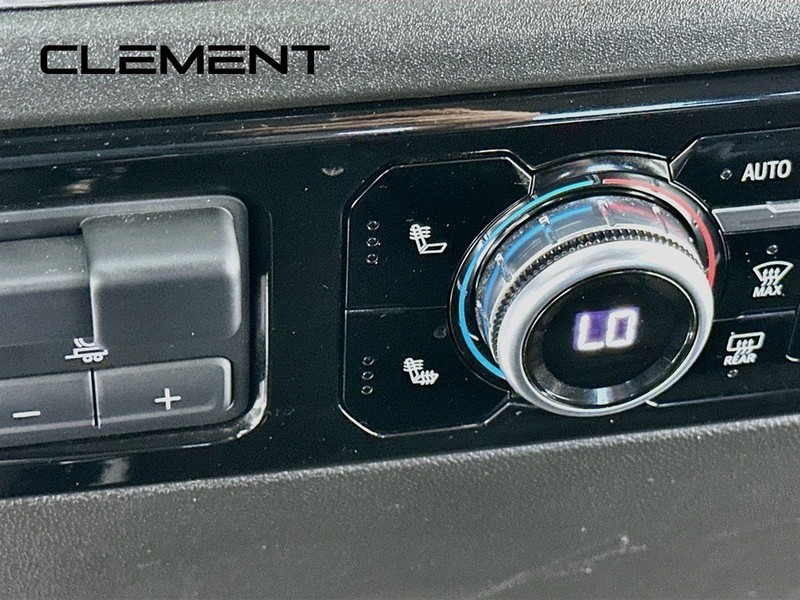 GMC Sierra 1500 Vehicle Full-screen Gallery Image 23