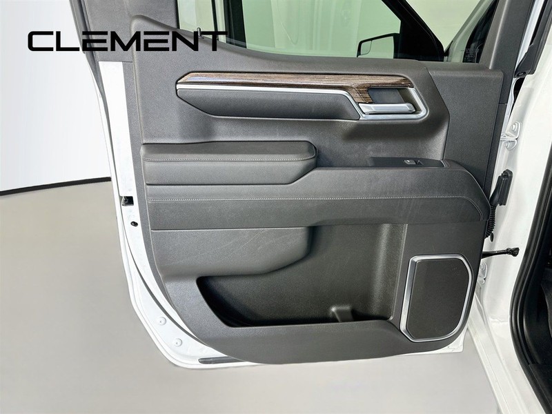 GMC Sierra 1500 Vehicle Full-screen Gallery Image 30