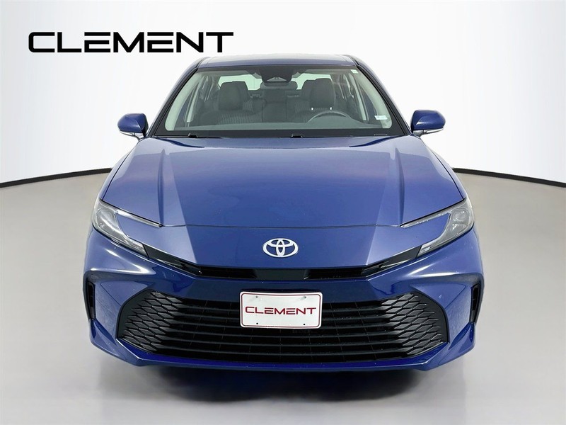 Toyota Camry Vehicle Full-screen Gallery Image 3