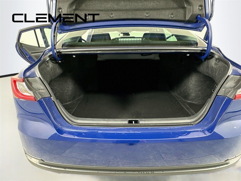 Toyota Camry Vehicle Full-screen Gallery Image 11