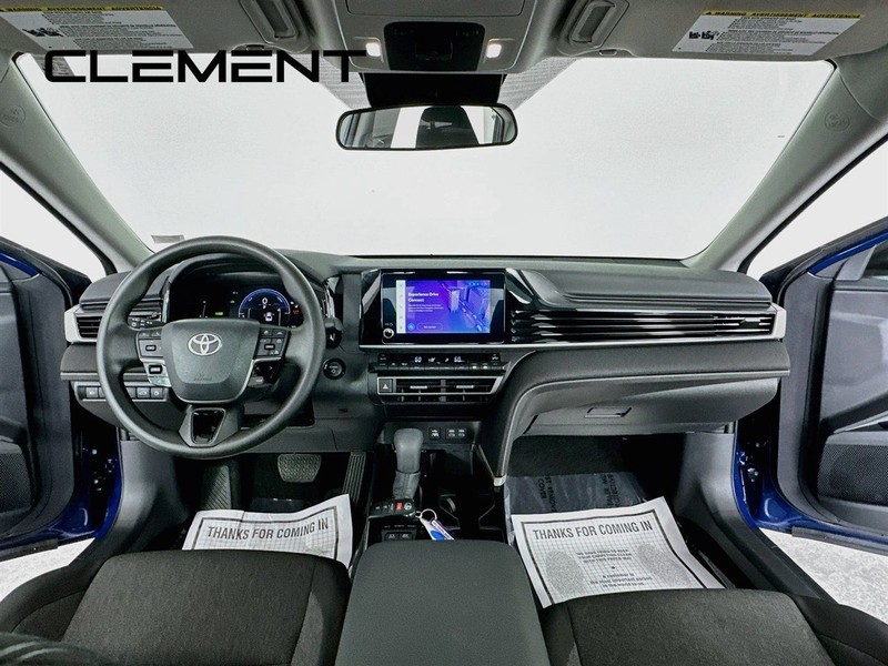 Toyota Camry Vehicle Full-screen Gallery Image 12