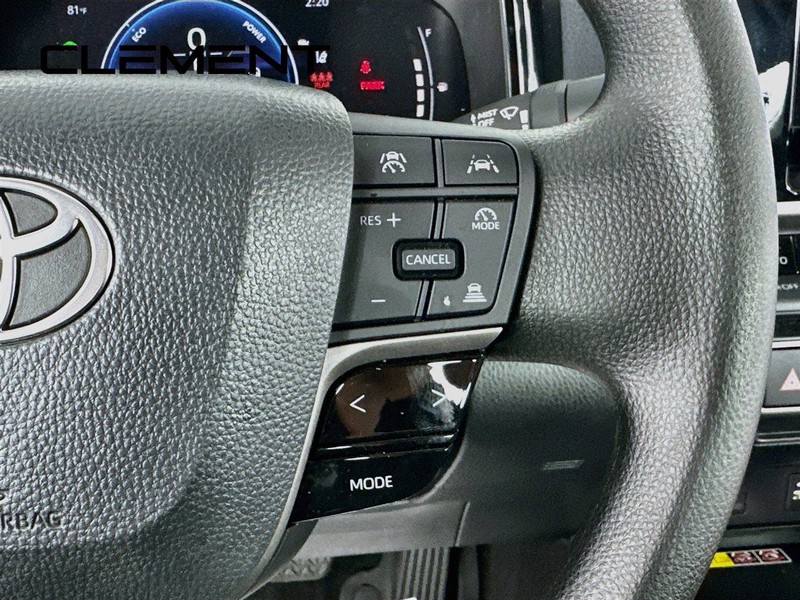 Toyota Camry Vehicle Full-screen Gallery Image 17