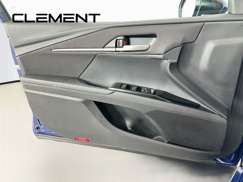 Toyota Camry Vehicle Full-screen Gallery Image 26