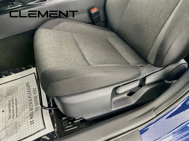 Toyota Camry Vehicle Full-screen Gallery Image 27