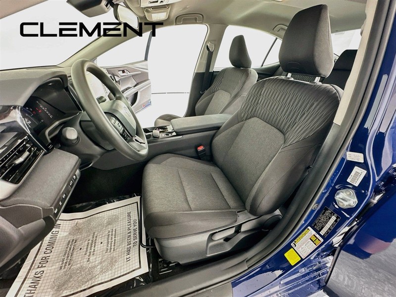 Toyota Camry Vehicle Full-screen Gallery Image 28