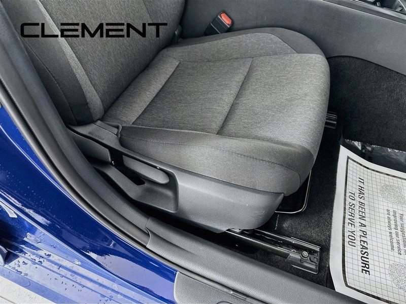 Toyota Camry Vehicle Full-screen Gallery Image 31